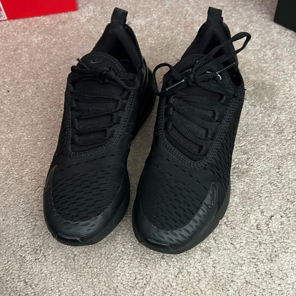 Nike Air Max 270s - Black, 6 Big Kids